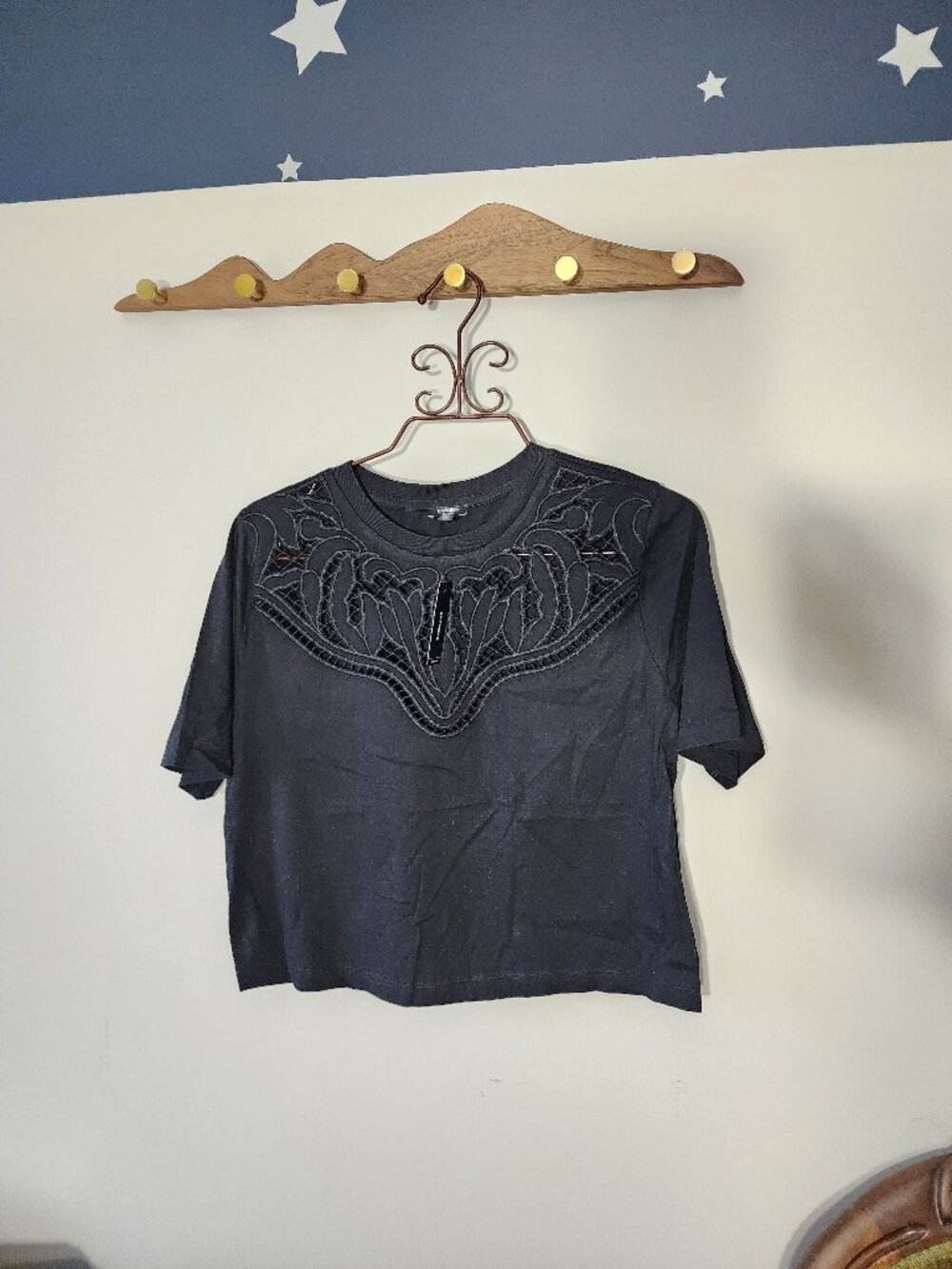Express Black Floral Cutout Embroidered Cropped Tee NWT Size S
